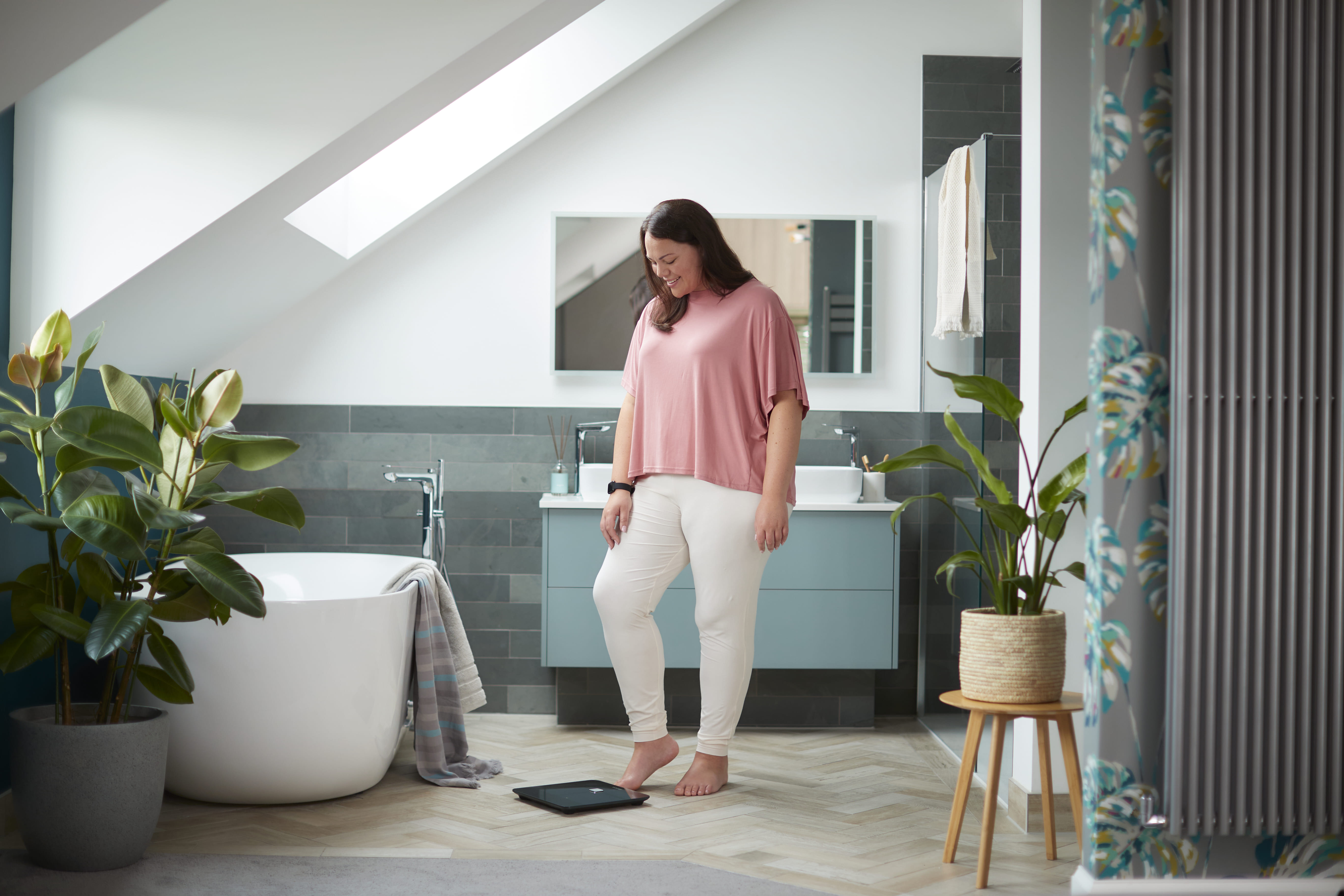 Refine Clinic Patient checking progress on Allurion Smart Scale